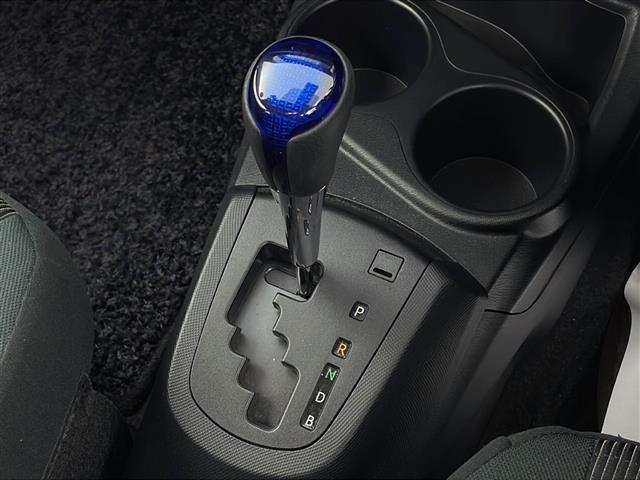 アクア Sスタイルブラック 禁煙車/トヨタセーフティ/純正ナビ/バックカメラ/ワンセグTV/ドライブレコーダー/プッシュスタート/スマートキー/純正フロアマッド/社外アルミホイール積み込み/アイドリングストップ/横滑り防止機能(11枚目)