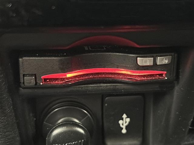 デリカＤ：５ アーバンギア　Ｇ　パワーパッケージ　禁煙車／ｅ－アイシスト／全周囲／ＡＣＣ／左側電動ステップ／電動リアゲート／両側パワスラ／純正ナビ／ＥＴＣ／シートヒーター／革巻ステア／ステアスイッチ／ステアヒーター／スマートキー×２／純正１８ＡＷ（10枚目）