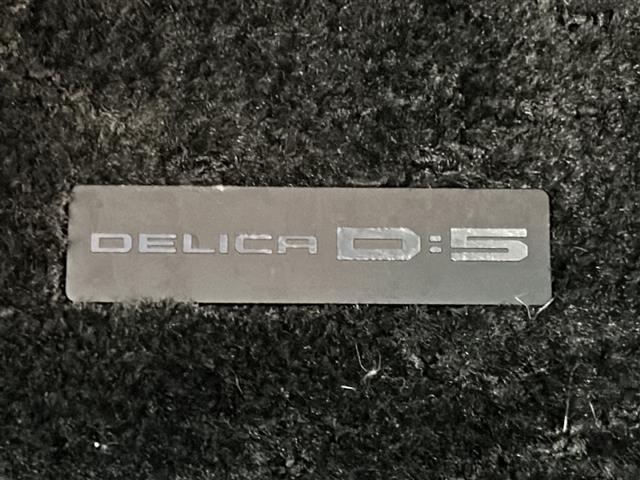 デリカＤ：５ アーバンギア　Ｇ　パワーパッケージ　禁煙車／ｅ－アイシスト／全周囲／ＡＣＣ／左側電動ステップ／電動リアゲート／両側パワスラ／純正ナビ／ＥＴＣ／シートヒーター／革巻ステア／ステアスイッチ／ステアヒーター／スマートキー×２／純正１８ＡＷ（31枚目）