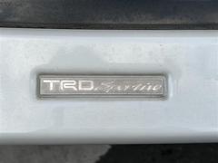 【ＴＲＤ】トヨタの純正エアロ（ドレスアップパーツ）が装着されています！通常のボディと比べて、迫力のあるフォルムをお楽しみください。 4