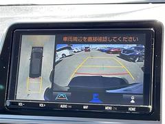 【パノラミックビューモニター】クルマを真上から見下ろした視点で駐車をサポートします！クルマの斜め後ろや真横など、いち早く障害物に気が付くことができます。 4