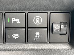 【Ｈｏｎｄａ　ＳＥＮＳＩＮＧ】ホンダの安全装備を搭載しています！機能には限界があるためご注意ください。◆搭載機能例：衝突軽減ブレーキ／歩行者事故低減ステアリング／路外逸脱抑制／標識認識／ＡＣＣ 5