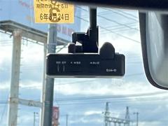 【ドライブレコーダー】映像・音声などの運転中の記録を残します。事故などを起こした起こされた時の証拠になりえますので、もしも時でも安心ですね。 7