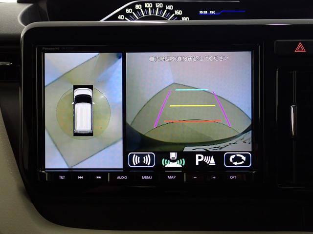 【全方位型モニター】クルマを上空から見下ろしているかのように、直感的に周囲の状況を把握できる全方位型モニター。狭い場所での駐車でも周囲が映像で確認できます。