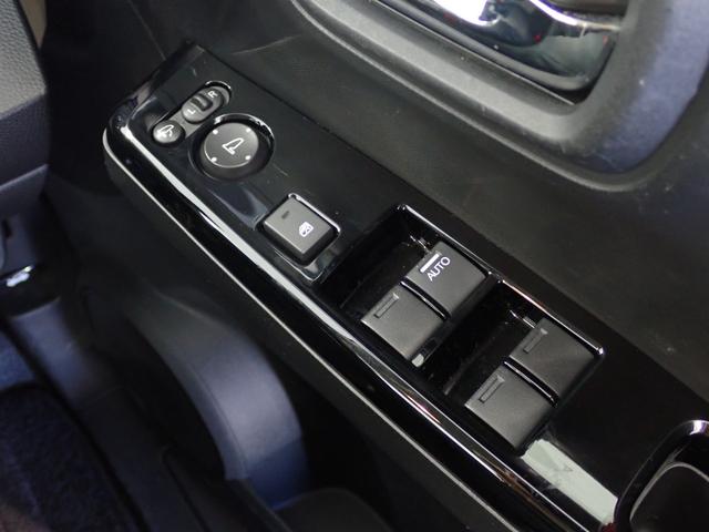 Ｎ－ＯＮＥ オリジナル　ホンダセンシング・衝突軽減ブレーキ・障害物センサー・ＬＥＤヘッドライト・スマートキー・社外ナビ・純正１４型アルミホイール・ハーフレザーシート・バックカメラ・Ｂｌｕｅｔｏｏｔｈ・ＥＴＣ・プッシュスタート（28枚目）