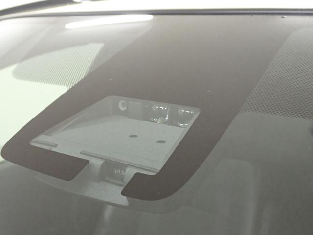 アクア クロスオーバー　純正９型ナビ・全方位カメラ・フルセグＴＶ・衝突軽減ブレーキ・障害物センサー・レーンキープアラート・ハーフレザーシート・ＥＴＣ２．０・ＬＥＤヘッドライト・スマートキー・Ｂｌｕｅｔｏｏｔｈ（12枚目）