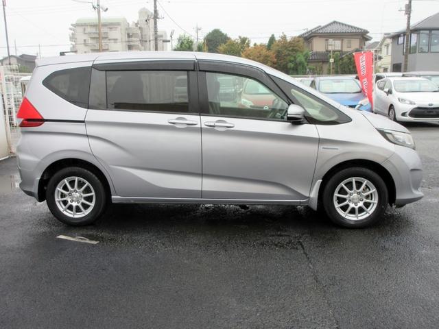 フリードハイブリッド ハイブリッド・Ｇホンダセンシング　Ｓパッケージ　６人　４ＷＤ　ブレーキサポート　ナビ　フルセグＴＶ　ブルートゥース対応　バックカメラ　ＬＥＤヘッドライト　両側電動スライドドア　左右シートヒーター　アダプティブクルーズコントロール（7枚目）