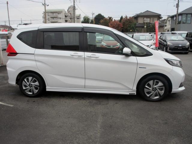 フリードハイブリッド ハイブリッド・Ｇホンダセンシング　ブレーキサポート　６人　後期　ナビ　フルセグＴＶ　Ｂｌｕｅｔｏｏｔｈ対応　前後ドライブレコーダー　バックカメラ　ＤＶＤ再生　左右シートヒーター　アダクティブクルーズコントロール　スマートキー　ＥＴＣ（7枚目）