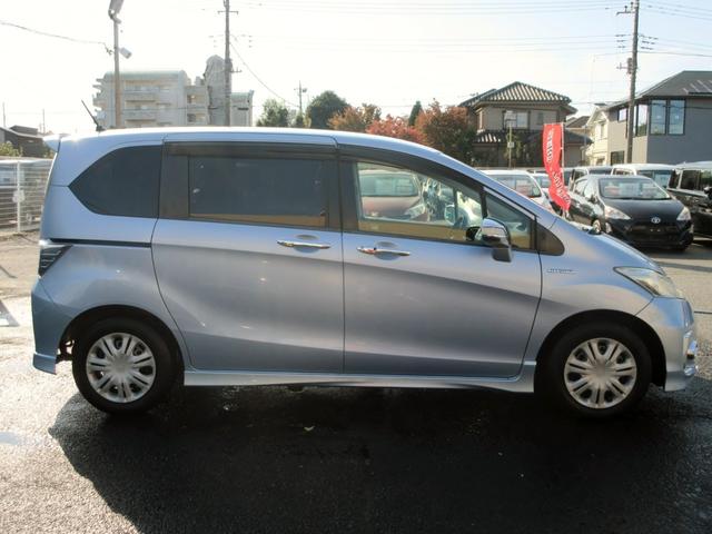 フリードハイブリッド ジャストセレクション　７人　修復歴無し　ＨＤＤナビ　ＴＶ　ブルートゥース対応　ＴＶ　バックカメラ　ＥＴＣ　クルーズコントロール　スマートキー　両側電動スライドドア　ＨＩＤ　アイドリングストップ（7枚目）