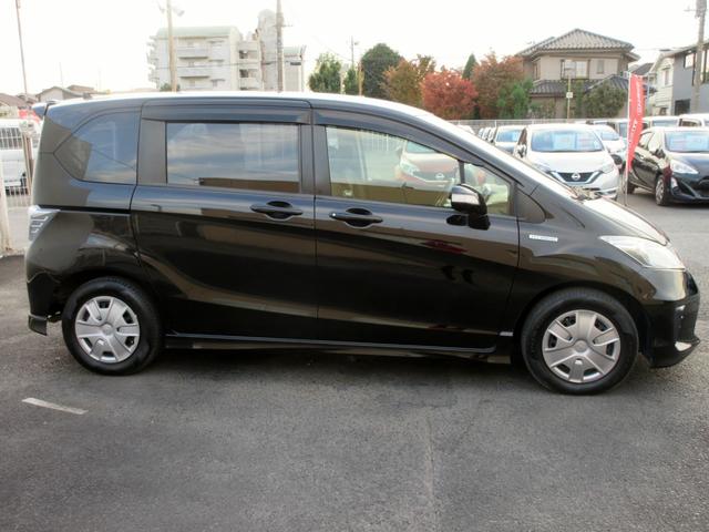 フリードハイブリッド ジャストセレクション+ 6人 ナビ TV ブルートゥース対応 バックカメラ 前後ドライブレコーダー ETC DVD再生 両側電動スライドドア クルーズコントロール 横滑り防止装置 スマートキー(7枚目)