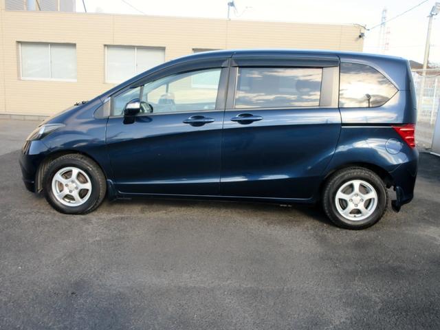 フリード Ｇ　ジャストセレクション　７人乗り　ナビ　フルセグＴＶ　ブルートゥース対応　バックカメラ　１０．２インチフリップダウンモニター　スマートキー　両側電動スライドドア　ＥＴＣ　電動格納ミラー（9枚目）