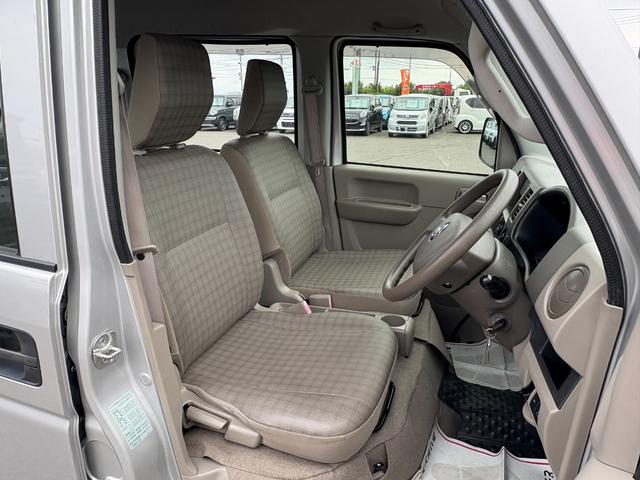ＮＶ１００クリッパーバン ＤＸ　４ＷＤ（切替式）ハイルーフ　修復歴無　車検２年付　キーレスキー　フルフラット　ドアバイザー　ライトレベライザー　ラジオ　ＭＡＸ積載量３５０キロ　タイミングチェーン式（19枚目）