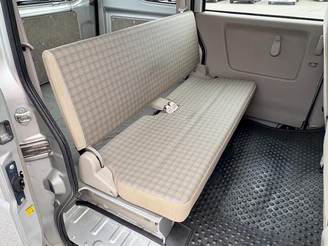 ＮＶ１００クリッパーバン ＤＸ　４ＷＤ（切替式）ハイルーフ　修復歴無　車検２年付　キーレスキー　フルフラット　ドアバイザー　ライトレベライザー　ラジオ　ＭＡＸ積載量３５０キロ　タイミングチェーン式（21枚目）