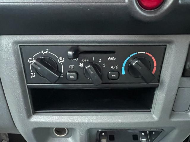 ＮＶ１００クリッパーバン ＤＸ　修復歴無　ラジオ　タイミングベルト交換済　フルフラット　ドアバイザー　ライトレベライザー　ＭＡＸ積載量３５０キロ　ＡＢＳ　エアコン　パワステ　Ｗエアバック（27枚目）