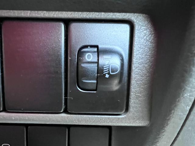 ＮＶ１００クリッパーバン ＤＸ　４ＷＤ　修復歴無　５ＡＧＳ車　２ｎｄ発進機能　ＥＴＣ　オーバーヘッドコンソール　キーレスキー　フルフラット　ドアバイザー　盗難防止システム　ライトレベライザー　横滑り防止装置　積載量３５０キロ（33枚目）