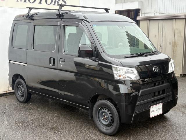 ハイゼットカーゴ クルーズSAIII 後期 4WD ハイルーフ ブレーキサポート オーバーヘッドコンソール キーレスキー ドアバイザー アクセル踏み間違い防止装置 レーンキープアシスト 横滑り防止装置 電動格納ドアミラー レベライザー(5枚目)