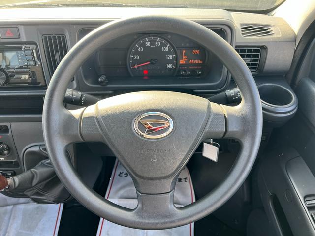 ハイゼットカーゴ クルーズSAIII 後期 4WD ハイルーフ ブレーキサポート オーバーヘッドコンソール キーレスキー ドアバイザー アクセル踏み間違い防止装置 レーンキープアシスト 横滑り防止装置 電動格納ドアミラー レベライザー(25枚目)