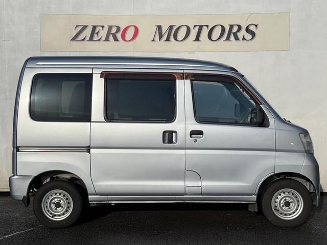 サンバーバン トランスポーター　ハイルーフ　車検２年付　ナビ　テレビ　ＣＤ　パワーウィンドウ　フルフラット　ＭＡＸ積載量３５０キロ　タイミングチェーン式　ドアバイザー　ライトレベライザー（9枚目）