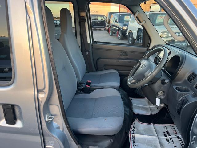 サンバーバン トランスポーター　ハイルーフ　車検２年付　ナビ　テレビ　ＣＤ　パワーウィンドウ　フルフラット　ＭＡＸ積載量３５０キロ　タイミングチェーン式　ドアバイザー　ライトレベライザー（19枚目）