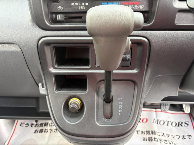 サンバーバン トランスポーター　ハイルーフ　車検２年付　ナビ　テレビ　ＣＤ　パワーウィンドウ　フルフラット　ＭＡＸ積載量３５０キロ　タイミングチェーン式　ドアバイザー　ライトレベライザー（27枚目）