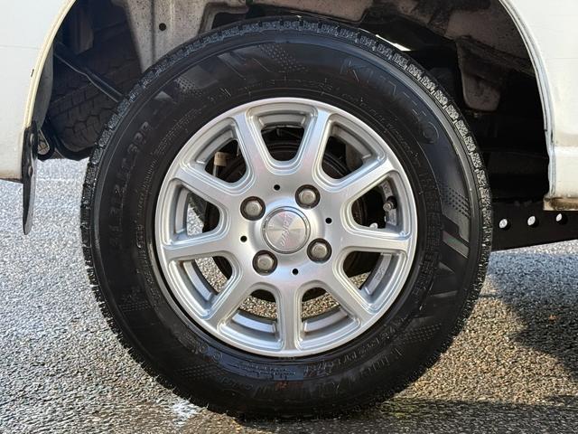 ハイゼットカーゴ ＤＸ　ハイルーフ　車検２年付　キーレス　パワーウィンドウ　ＣＤ　ＡＵＸ接続　ＥＴＣ　ドライブレコーダー　アルミホイール　ＭＡＸ積載量３５０キロ　ドアバイザー　ライトレベライザー　フルフラット（50枚目）