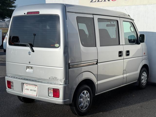 エブリイ ＰＡ　車検２年付　ハイルーフ　ＥＴＣ　ＣＤ　リビルトエンジン載せ替え済　タイミングチェーン式　ライトレベライザー　プライバシーガラス　ＭＡＸ積載量３５０キロ　フルフラット　エアコン　パワステ　Ｗエアバック（17枚目）