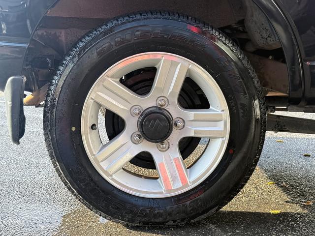 ジムニー ワイルドウインド　６型　ターボ　４ＷＤ　ナビ　フルセグテレビ　ＤＶＤ再生　ＣＤ　バックカメラ　ＥＴＣ　シートヒーター　電動格納ドアミラー　アルミホイール　ドアバイザー　ライトレベライザー（19枚目）