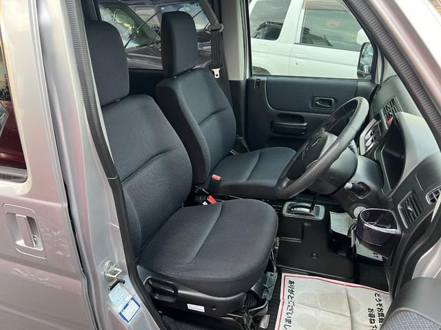 バモスホビオプロ ベースグレード 後期 4WD 車検2年付 修復歴無 ハイルーフ キーレス パワーウィンドウ ナビ テレビ DVD再生 CD ETC アルミホイール ドアバイザー ライトレベライザー フルフラット プライバシーガラス(19枚目)