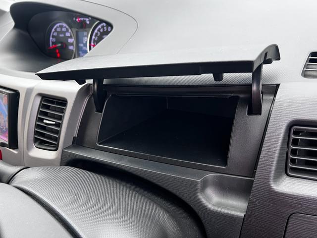 ステラ カスタムＲ　車検２年付　スマートキー　ナビ　バックカメラ　フルセグテレビ　ＤＶＤ再生　ＣＤ　ＥＴＣ　電動格納ドアミラー　ＨＩＤライト　ドアバイザー　ＡＢＳ　アルミホイール　フルフラット　フォグライト（37枚目）