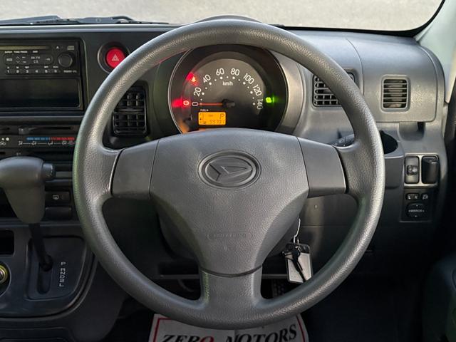 ハイゼットカーゴ クルーズ 4WD ハイルーフ 修復歴無 車検2年付 CD ドラレコ キーレス パワーウィンドウ 電動格納ドアミラー オーバーヘッドコンソール フルフラット ドアバイザー プライバシーガラス ABS(25枚目)