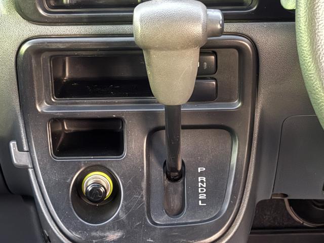 ハイゼットカーゴ クルーズ 4WD ハイルーフ 修復歴無 車検2年付 CD ドラレコ キーレス パワーウィンドウ 電動格納ドアミラー オーバーヘッドコンソール フルフラット ドアバイザー プライバシーガラス ABS(27枚目)