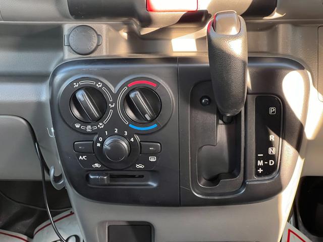 エブリイ ＰＣ　修復歴無　５ＡＧＳ車　ドライブレコーダー　２ｎｄ発進機能　オーバーヘッドコンソール　フルフラット　キーレスキー　盗難防止システム　ドアバイザー　積載量３５０キロ　ライトレベライザー　プライバシーガラス（27枚目）