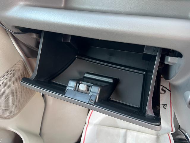 エブリイ ＰＣ　修復歴無　５ＡＧＳ車　ドライブレコーダー　２ｎｄ発進機能　オーバーヘッドコンソール　フルフラット　キーレスキー　盗難防止システム　ドアバイザー　積載量３５０キロ　ライトレベライザー　プライバシーガラス（31枚目）