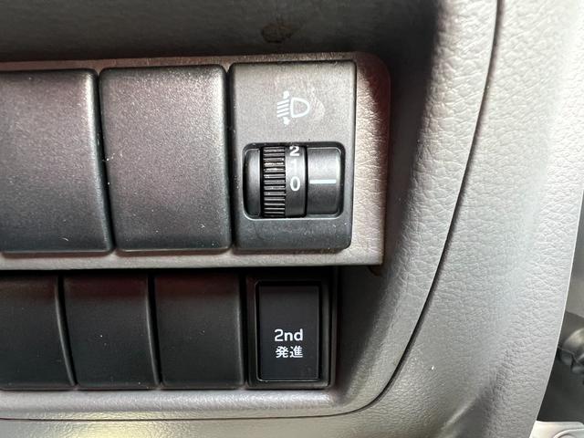 エブリイ ＰＣ　修復歴無　５ＡＧＳ車　ドライブレコーダー　２ｎｄ発進機能　オーバーヘッドコンソール　フルフラット　キーレスキー　盗難防止システム　ドアバイザー　積載量３５０キロ　ライトレベライザー　プライバシーガラス（33枚目）