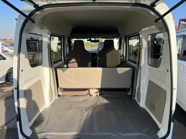 エブリイ ＰＣ　修復歴無　５ＡＧＳ車　ドライブレコーダー　２ｎｄ発進機能　オーバーヘッドコンソール　フルフラット　キーレスキー　盗難防止システム　ドアバイザー　積載量３５０キロ　ライトレベライザー　プライバシーガラス（43枚目）