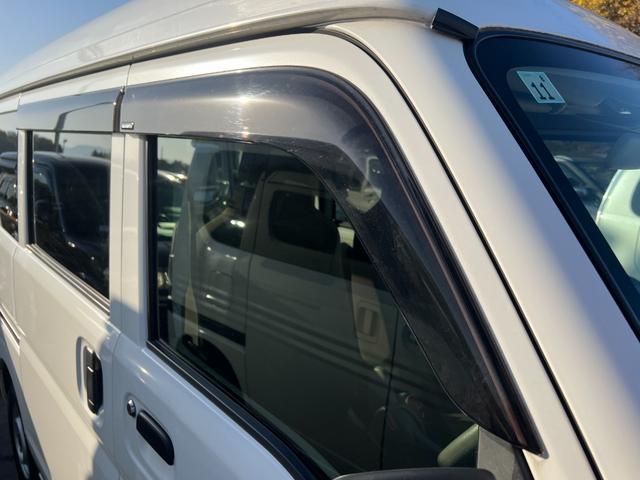 エブリイ ＰＣ　修復歴無　５ＡＧＳ車　ドライブレコーダー　２ｎｄ発進機能　オーバーヘッドコンソール　フルフラット　キーレスキー　盗難防止システム　ドアバイザー　積載量３５０キロ　ライトレベライザー　プライバシーガラス（46枚目）