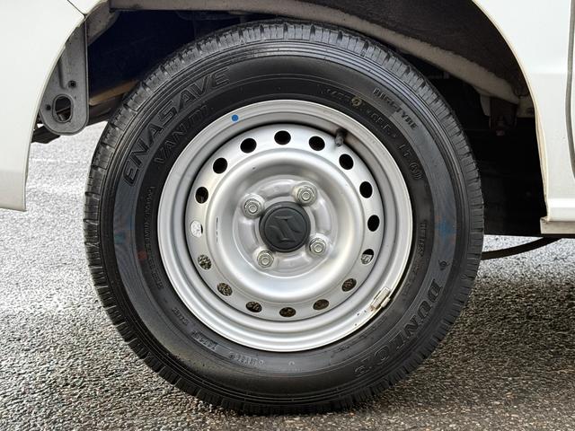 エブリイ ＰＣ　修復歴無　５ＡＧＳ車　ドライブレコーダー　２ｎｄ発進機能　オーバーヘッドコンソール　フルフラット　キーレスキー　盗難防止システム　ドアバイザー　積載量３５０キロ　ライトレベライザー　プライバシーガラス（47枚目）