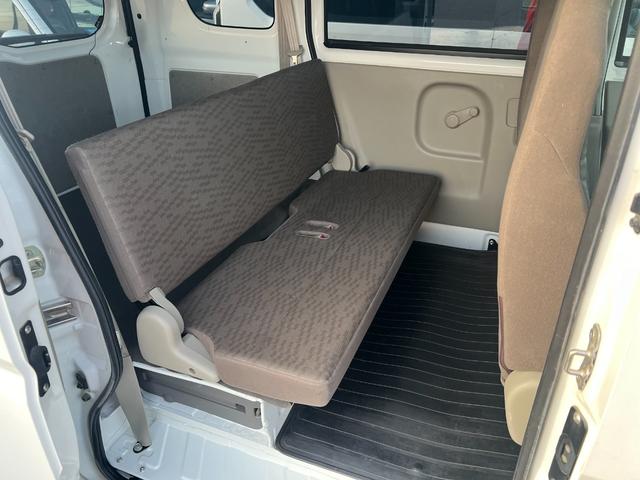 エブリイ ＰＡ　４ＷＤ　５ＡＧＳ車　ハイルーフ　車検２年付　ラジオ　フルフラット　ドアバイザー　積載量３５０キロ　プライバシーガラス　ライトレベライザー　タイミングチェーン式　エアコン　パワステ　ＡＢＳ（21枚目）