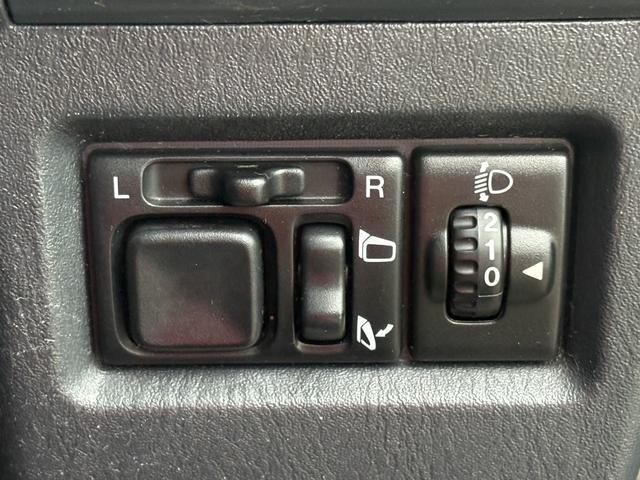 ジムニー ワイルドウインド　６型　ターボ　４ＷＤ　ＣＤ　ＭＤ　ＥＴＣ　アルミホイール　シートヒーター　フルフラット　ドアバイザー　キーレスキー　ライトレベライザー　フォグライト　エアコン　パワステ（37枚目）