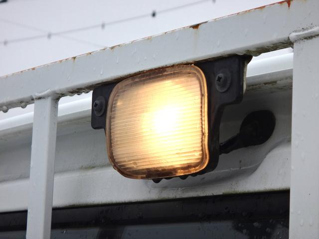 アクティトラック ＳＤＸ　４ＷＤ　５ＭＴ　３方開　アルミホイール　荷台灯　ドアバイザー　エアコン　パワステ　エアバッグ（43枚目）