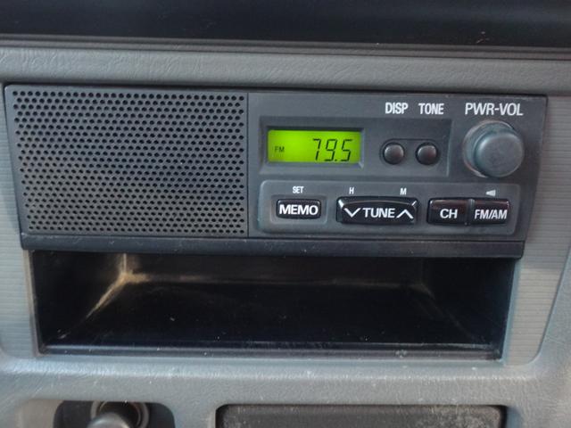ミニキャブトラック ＶＸ－ＳＥ　４ＷＤ　５ＭＴ　車検２年付　３方開　エアコン　パワステ　ラジオ　ドアバイザー　ライトレベライザー（7枚目）