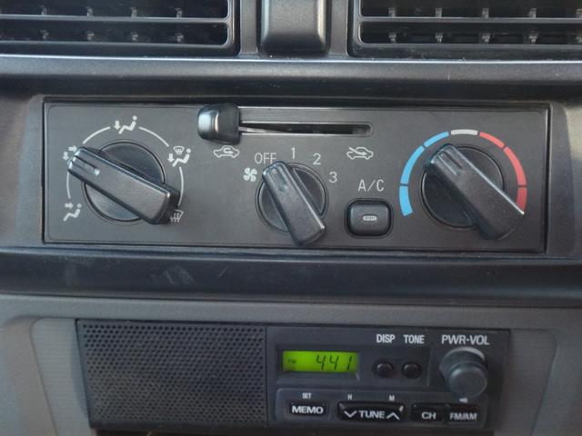 ミニキャブトラック ＶＸ－ＳＥ　４ＷＤ　５ＭＴ　車検２年付　３方開　エアコン　パワステ　ラジオ　ドアバイザー　ライトレベライザー（37枚目）