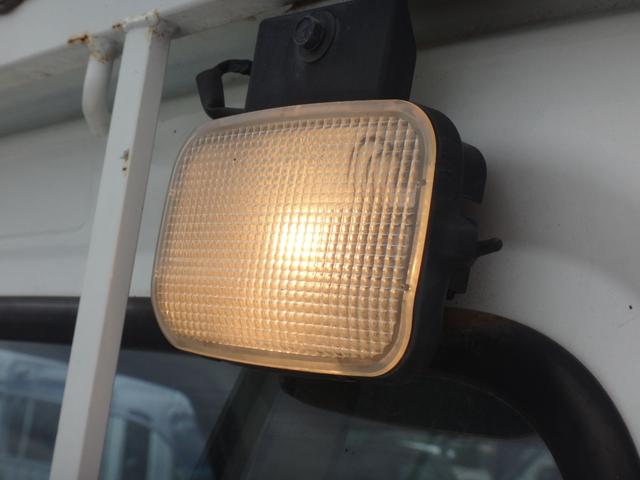 ミニキャブトラック ＶＸ－ＳＥ　４ＷＤ　５ＭＴ　車検２年付　３方開　エアコン　パワステ　ラジオ　ドアバイザー　ライトレベライザー（44枚目）