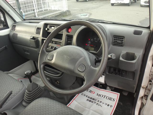 ハイゼットトラック エアコン・パワステ　スペシャル　４ＷＤ　５ＭＴ　車検２年付　エアコン　パワステ　ドアバイザ－　ラジオ　ライトレベライザー　タイミングチェーン式　フロアマット（3枚目）