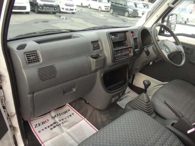 ハイゼットトラック エアコン・パワステ　スペシャル　４ＷＤ　５ＭＴ　車検２年付　エアコン　パワステ　ドアバイザ－　ラジオ　ライトレベライザー　タイミングチェーン式　フロアマット（5枚目）