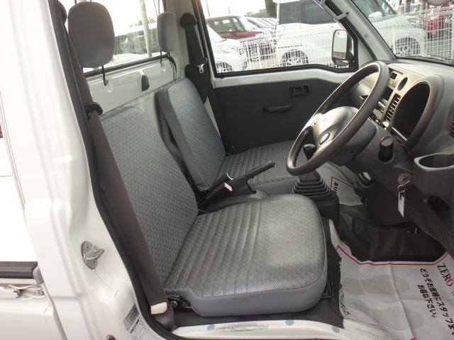 ハイゼットトラック エアコン・パワステ　スペシャル　４ＷＤ　５ＭＴ　車検２年付　エアコン　パワステ　ドアバイザ－　ラジオ　ライトレベライザー　タイミングチェーン式　フロアマット（9枚目）