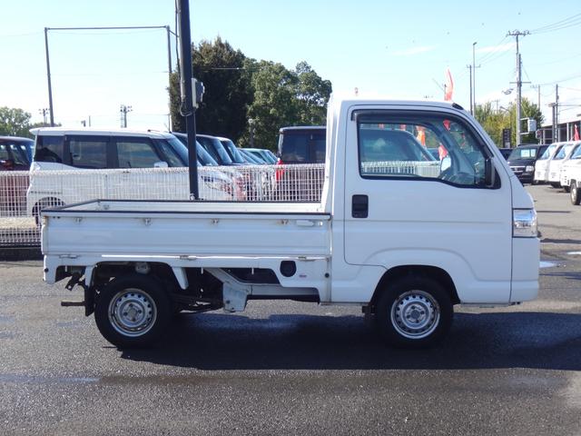 アクティトラック ＳＤＸ　４ＷＤ　５ＭＴ　修復歴無　３方開　ワンオ－ナ－　エアコン　パワステ　ＥＴＣ　ラジオ　ドアバイザー　荷台灯　助手席チップアップシート　ライトレベライザー　エアバッグ（15枚目）