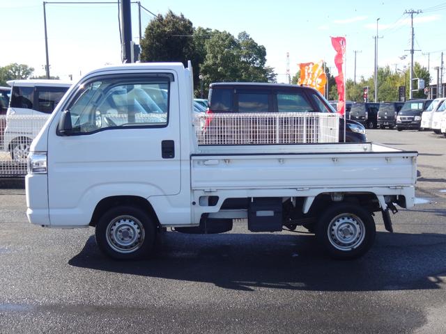 アクティトラック ＳＤＸ　４ＷＤ　５ＭＴ　修復歴無　３方開　ワンオ－ナ－　エアコン　パワステ　ＥＴＣ　ラジオ　ドアバイザー　荷台灯　助手席チップアップシート　ライトレベライザー　エアバッグ（17枚目）