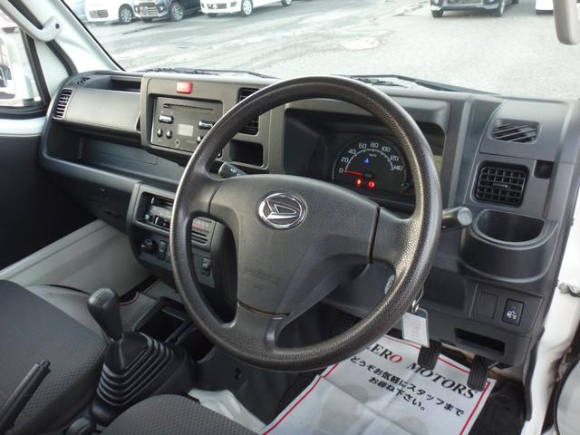 ハイゼットトラック エクストラＳＡＩＩＩｔ　４ＷＤ　５ＭＴ　ブレーキサポート　ワンオーナー　３方開　ＣＤ　ＡＵＸ接続　荷台灯　デフロック　キーレスキー　レーンキープアシスト　オートマチックハイビーム　アクセル踏み間違い防止装置　横滑り防止装置（3枚目）