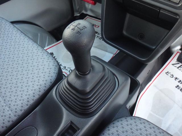 キャリイトラック ＫＣエアコン・パワステ　４ＷＤ　５ＭＴ　エアコン　パワステ　３方開　横滑り防止装置　ドアバイザー　オートライト　ＡＢＳ　タイミングチェーン式　エアバッグ（33枚目）